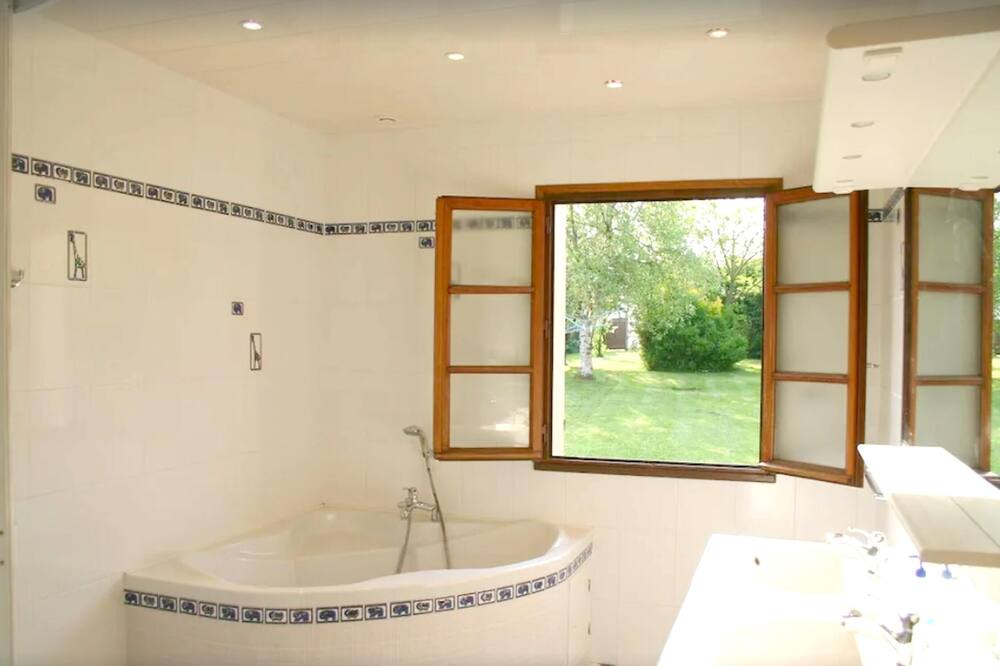 Photo of Bathroom in Saint-Josse