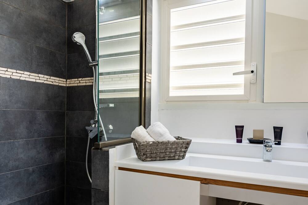 Photo of Bedroom in Nettle Bay