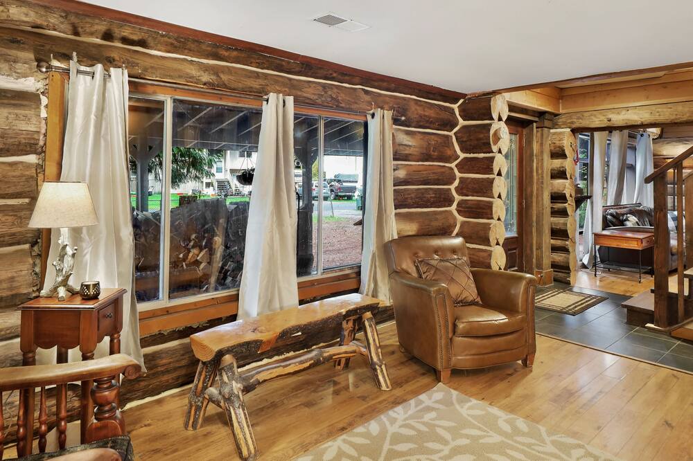 Photo of Livingroom in Peaceful Valley