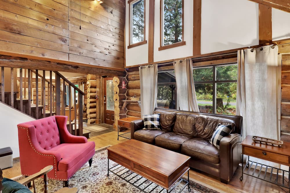 Photo of Livingroom in Peaceful Valley