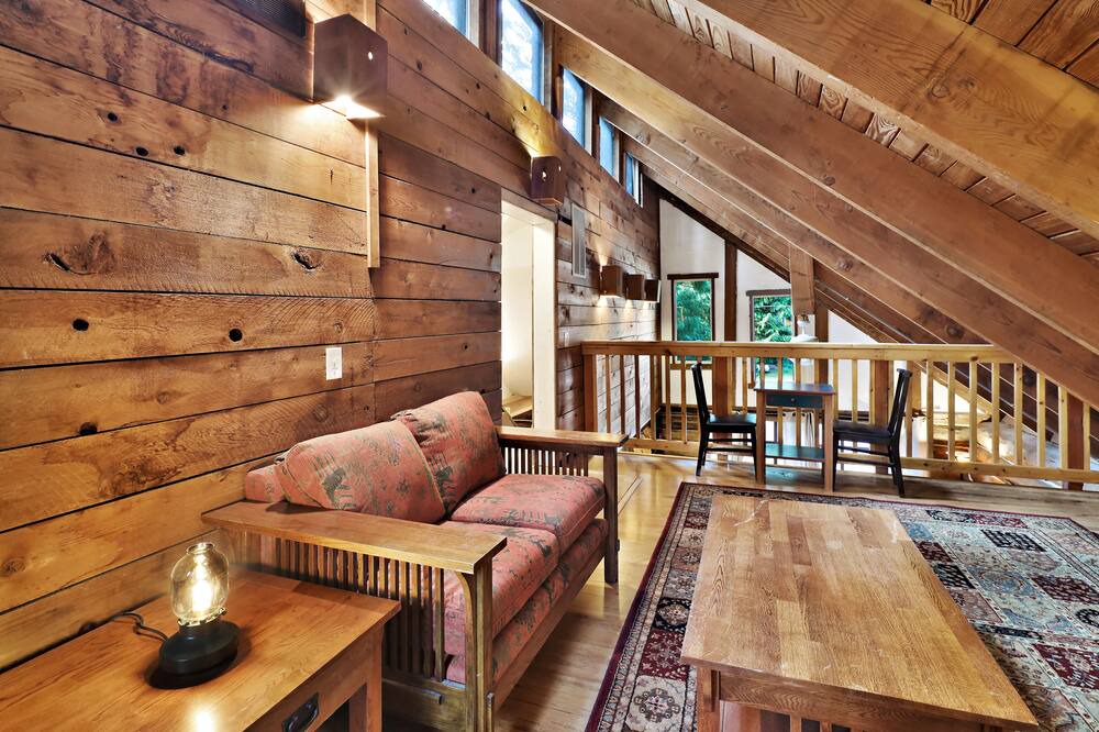 Photo of Livingroom in Peaceful Valley