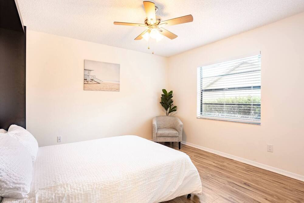 Photo of Bedroom in Lake Valencia