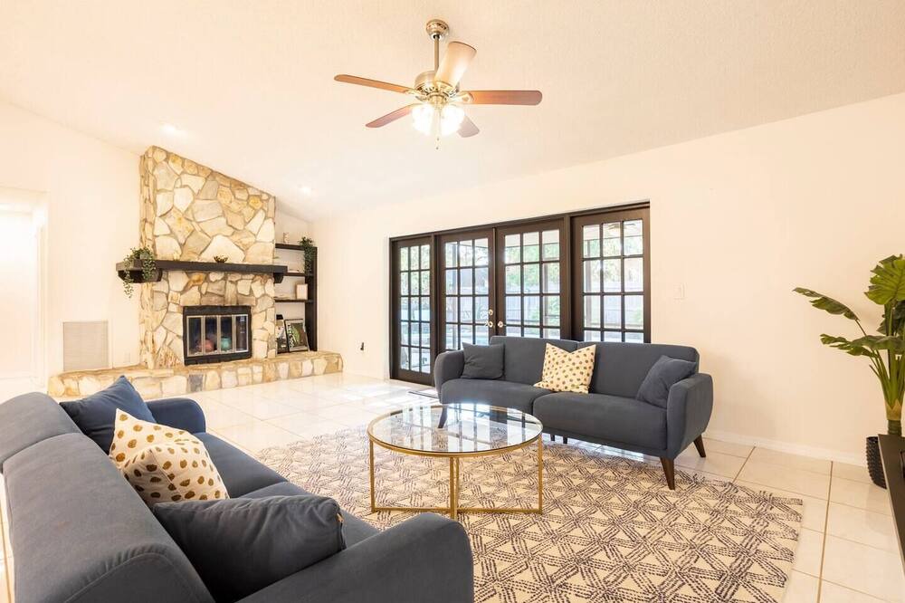 Photo of Livingroom in Lake Valencia