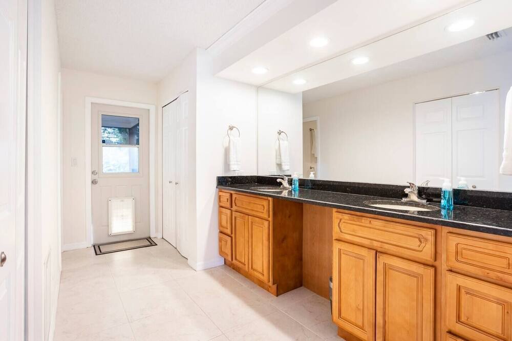 Photo of Bathroom in Lake Valencia