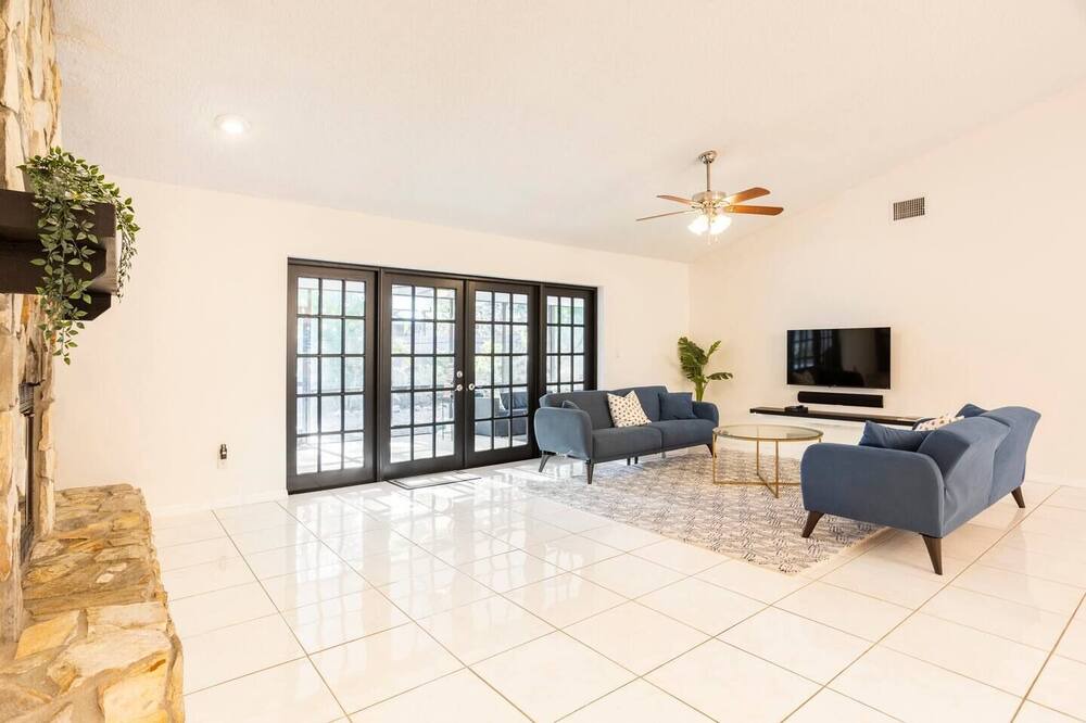 Photo of Livingroom in Lake Valencia