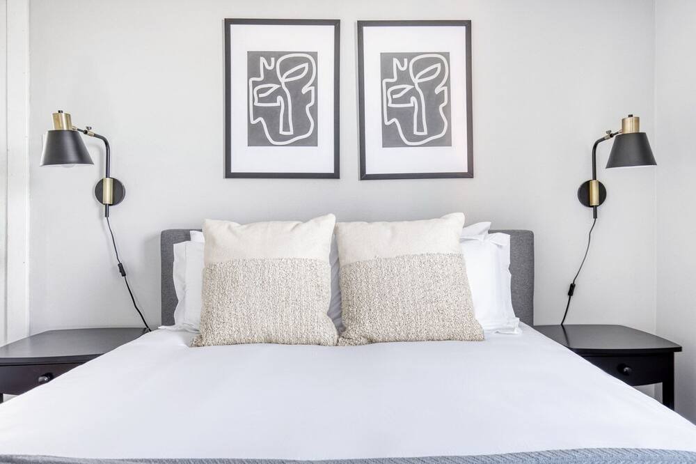 Photo of Bedroom in Lakeview