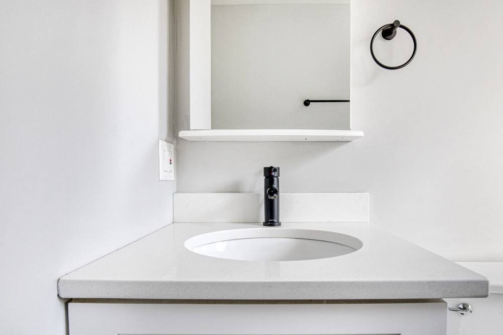 Photo of Bathroom in Lakeview