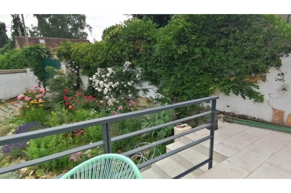 Photo of Patio Balcony in Nesle-la-Reposte