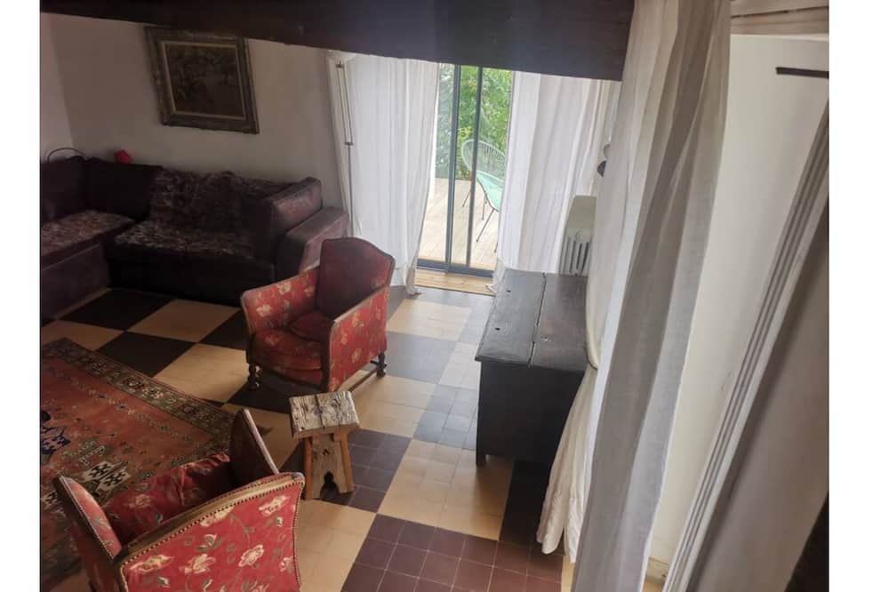 Photo of Livingroom in Nesle-la-Reposte