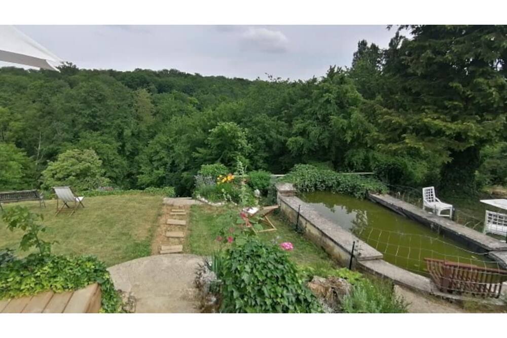 Photo of Outdoor in Nesle-la-Reposte