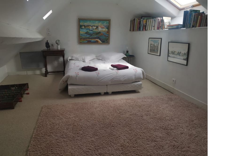 Photo of Bedroom in Nesle-la-Reposte