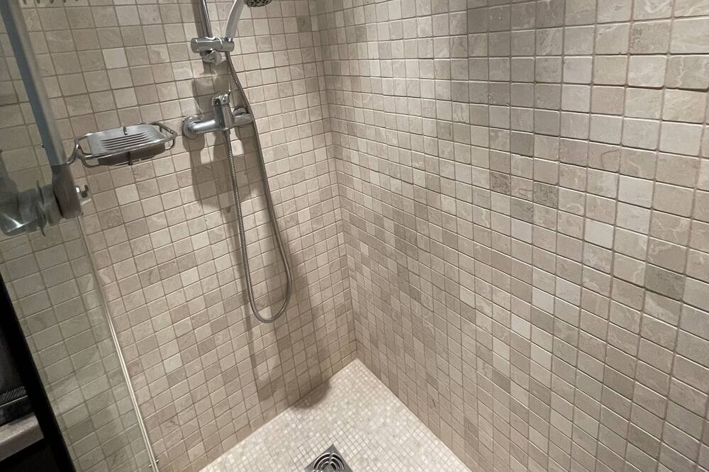 Photo of Bathroom in Le Grau-Du-Roi