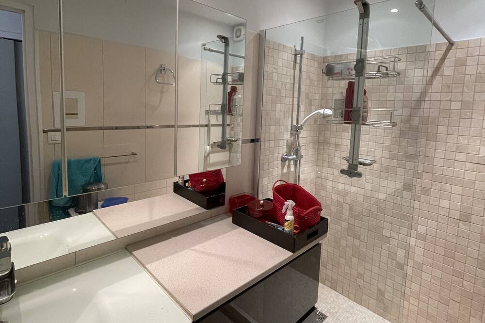 Photo of Bathroom in Le Grau-Du-Roi