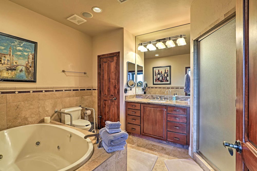 Photo of Bathroom in Sam Hughes