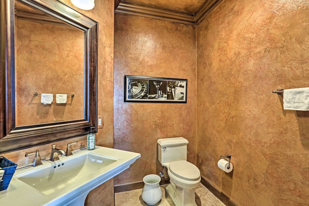 Photo of Bathroom in Sam Hughes