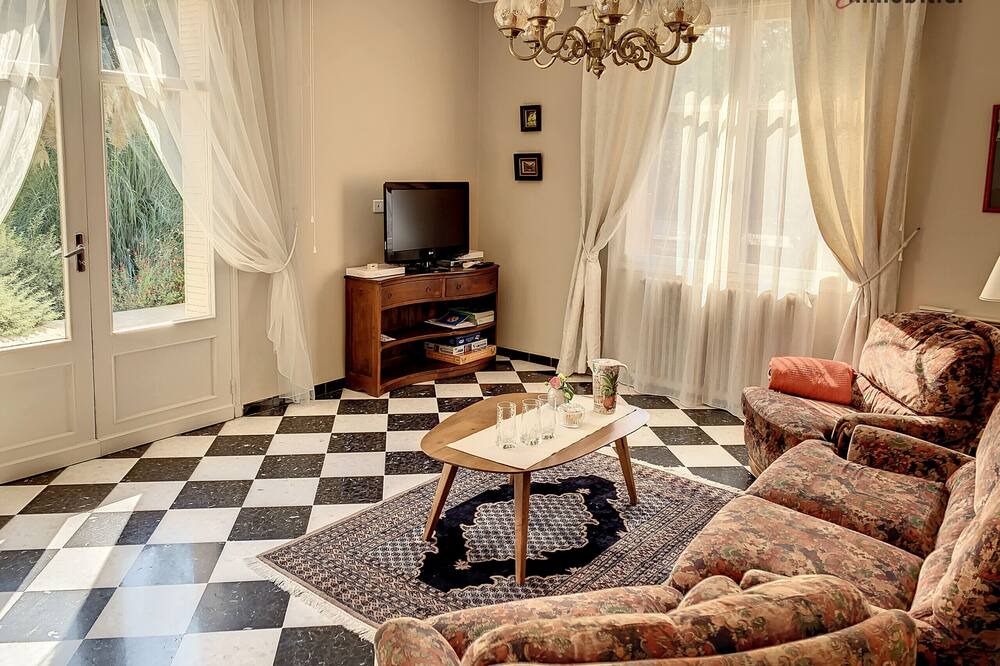 Photo of Others in Orgon