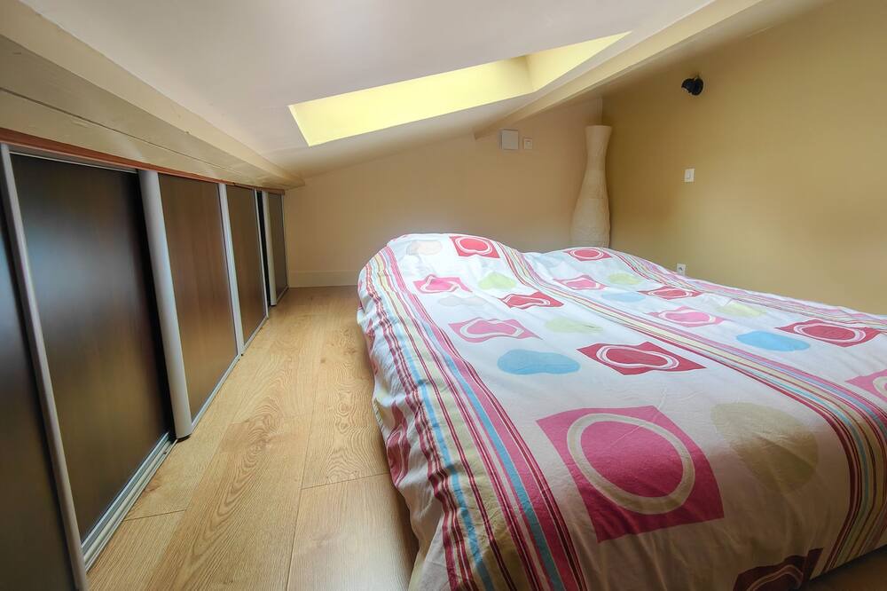 Photo of Bedroom in Adamville