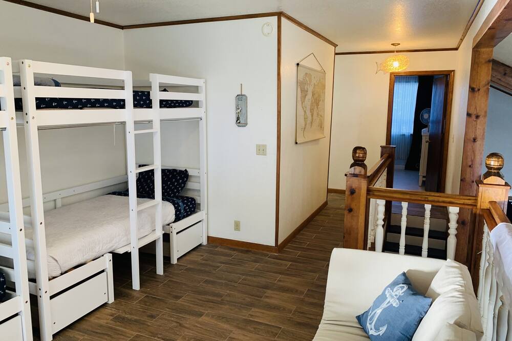 Photo of Bedroom in Leon Junction