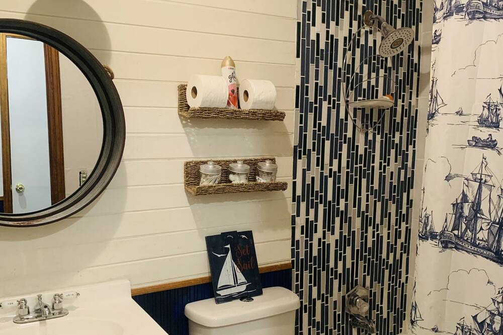 Photo of Bathroom in Leon Junction