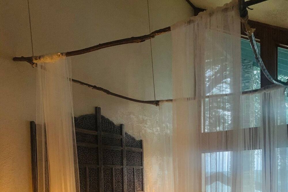 Photo of Bedroom in Leon Junction