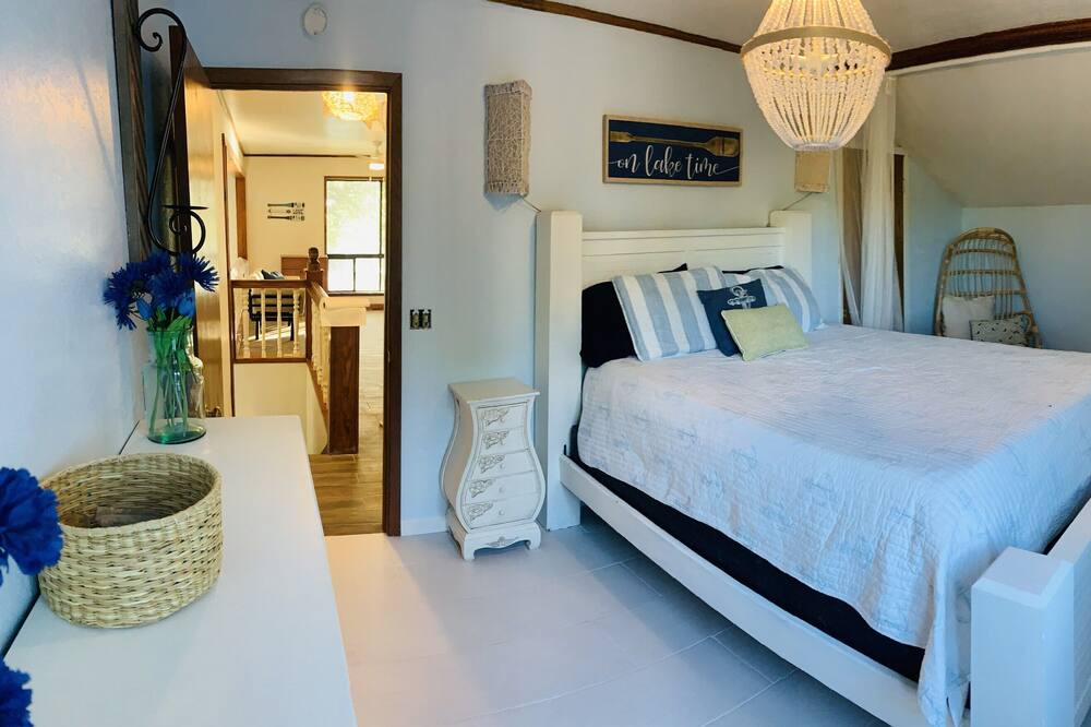 Photo of Bedroom in Leon Junction