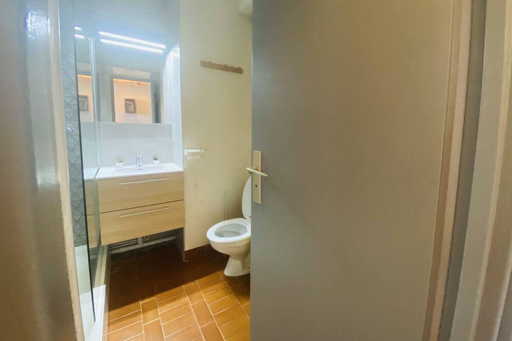 Photo of Bathroom in Le Grau-Du-Roi