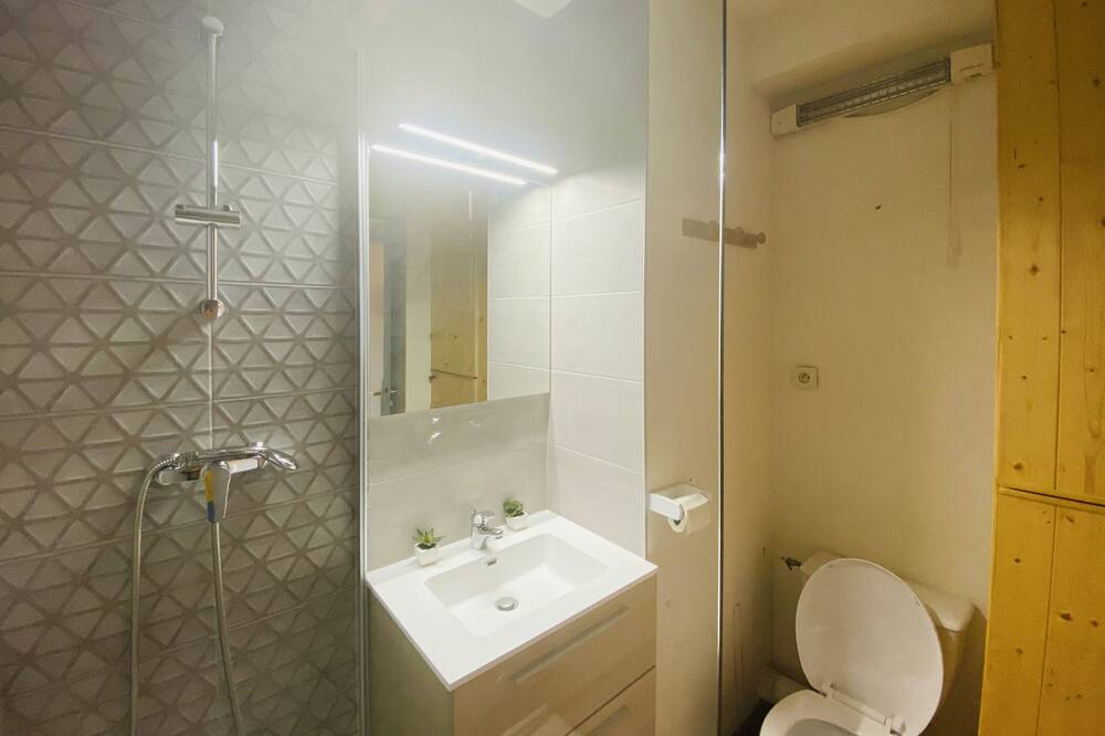 Photo of Bathroom in Le Grau-Du-Roi