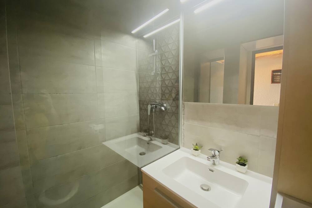 Photo of Bathroom in Le Grau-Du-Roi