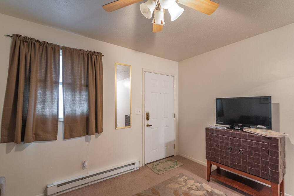 Photo of Bedroom in Hemlock