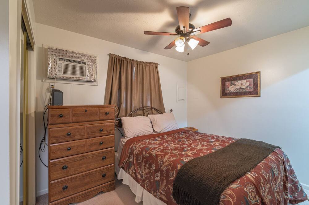Photo of Bedroom in Hemlock