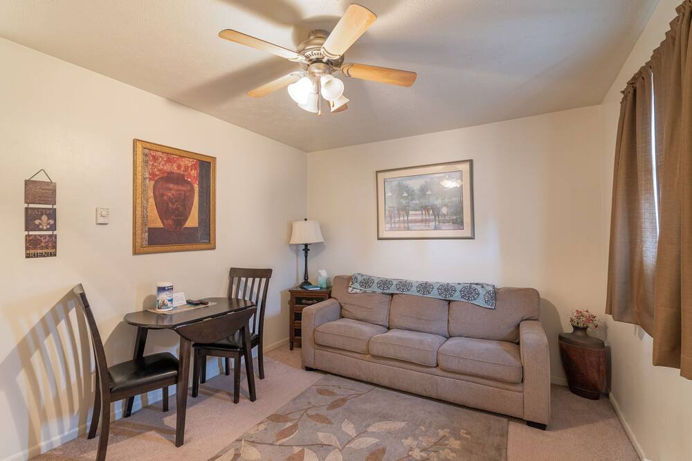 Photo of Livingroom in Hemlock