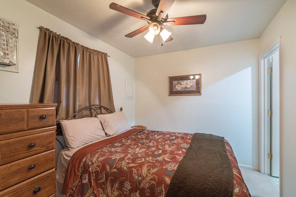 Photo of Bedroom in Hemlock