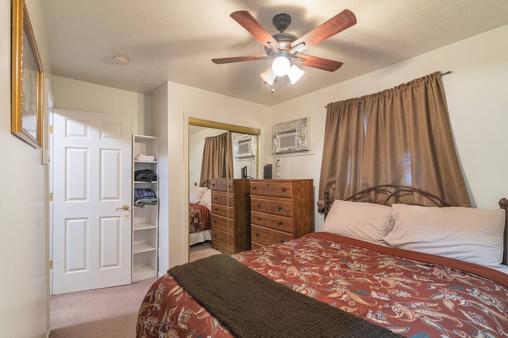 Photo of Bedroom in Hemlock