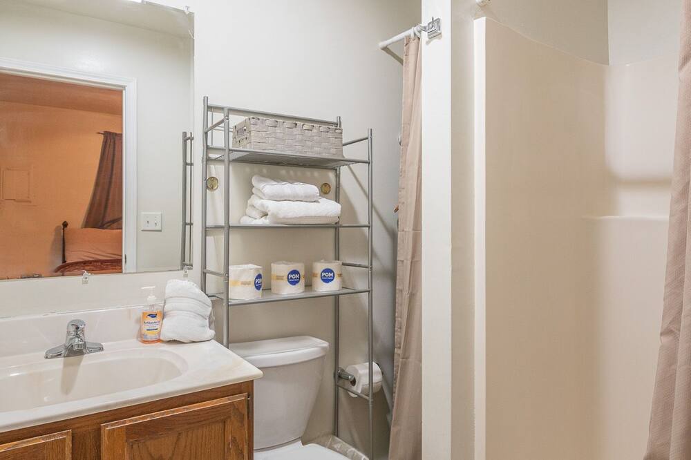 Photo of Bathroom in Hemlock