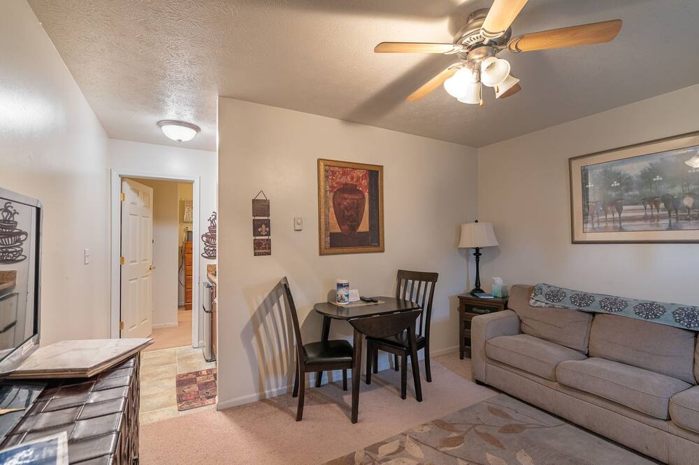 Photo of Livingroom in Hemlock
