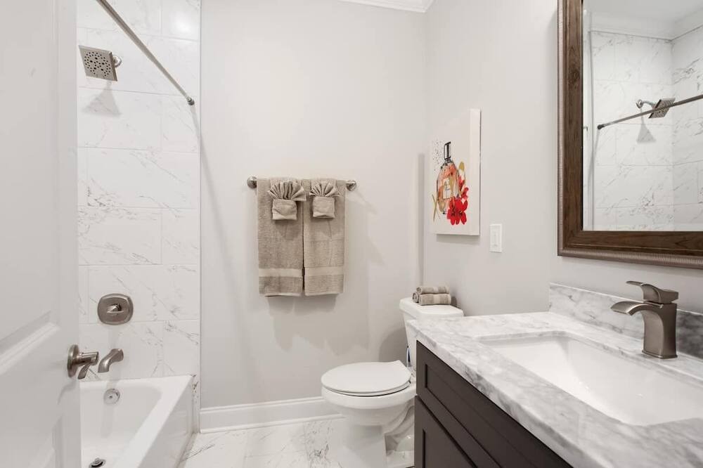 Photo of Bathroom in South 7th Ward