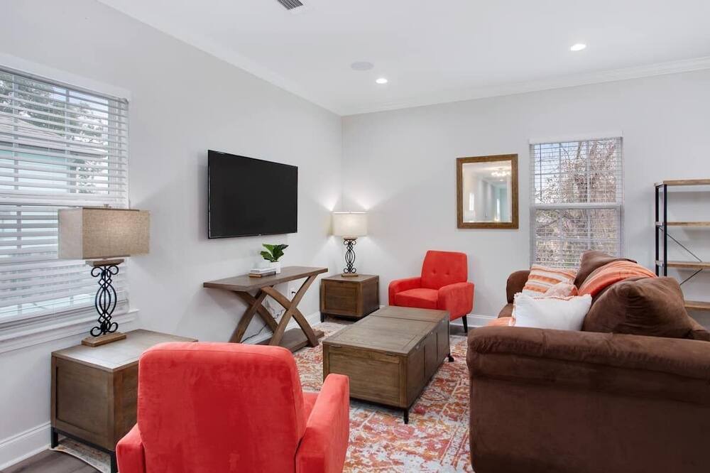 Photo of Livingroom in South 7th Ward
