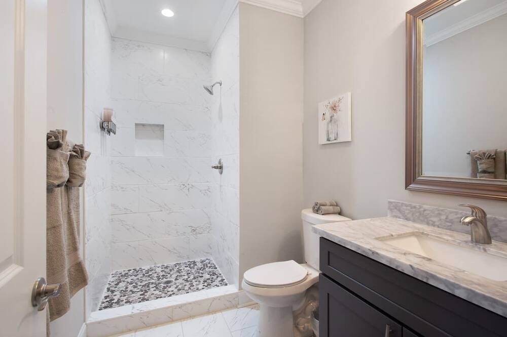 Photo of Bathroom in South 7th Ward