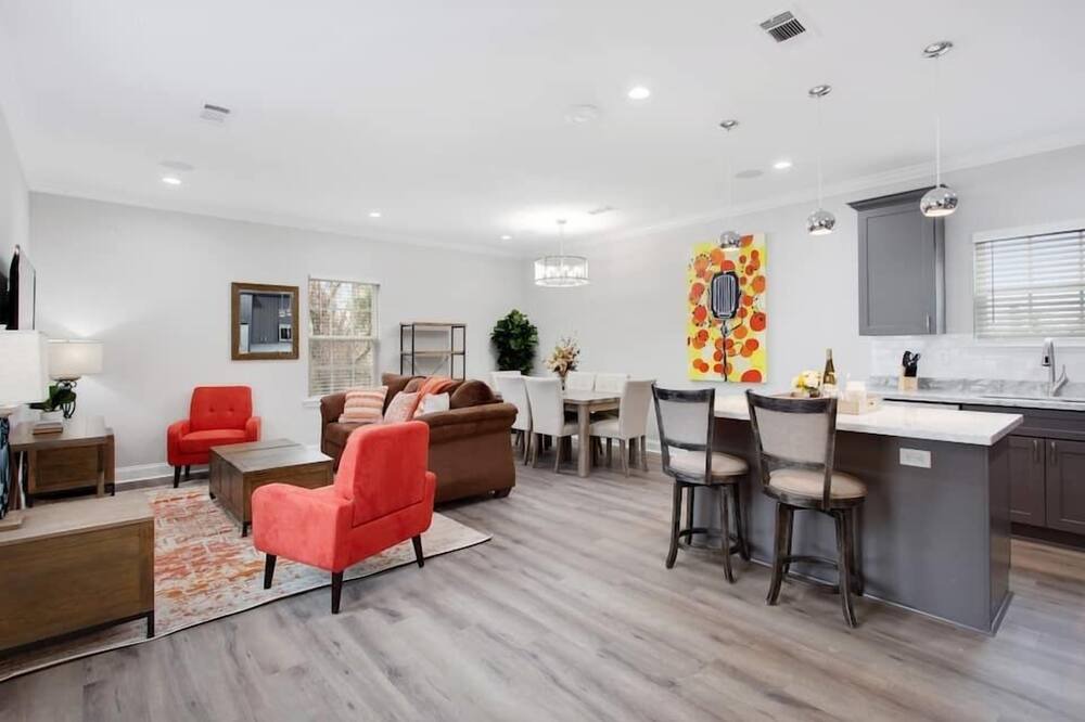 Photo of Livingroom in South 7th Ward