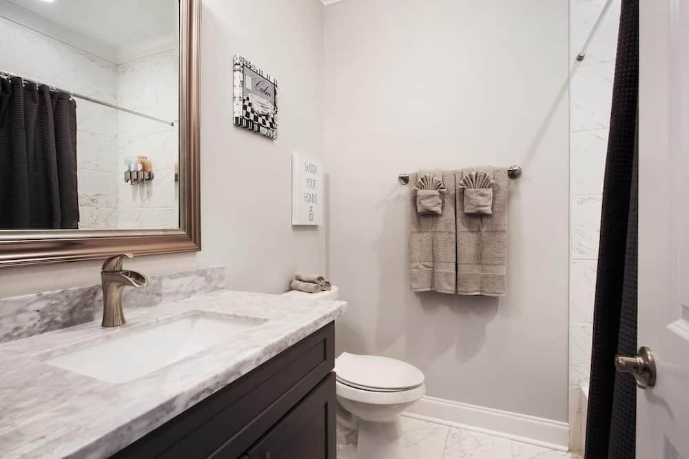 Photo of Bathroom in South 7th Ward