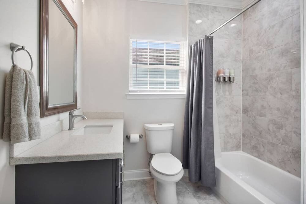 Photo of Bathroom in South 7th Ward