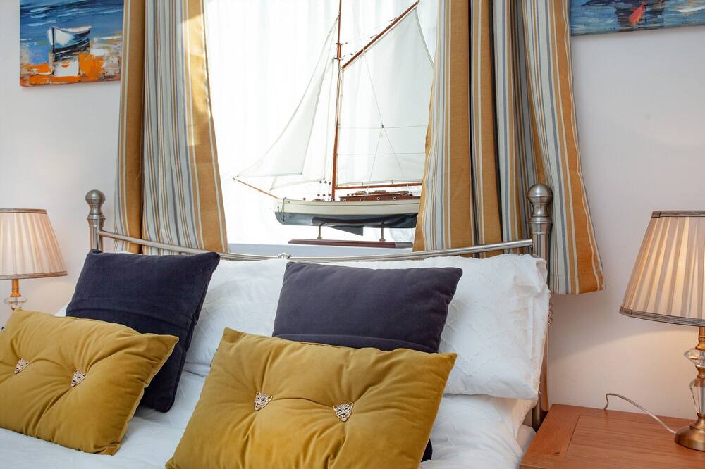 Photo of Livingroom in Torquay City Centre