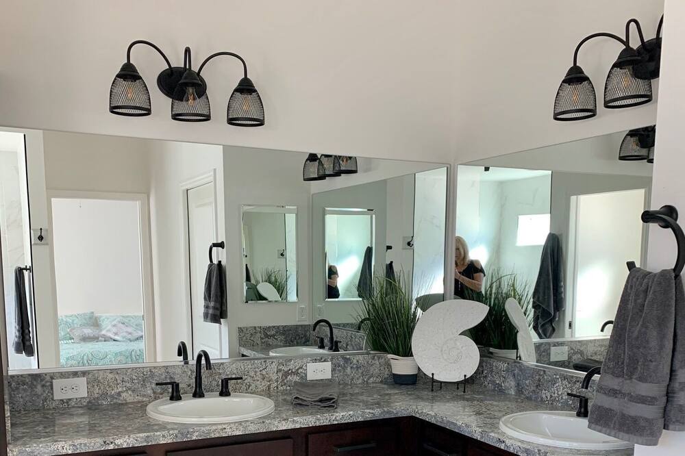 Photo of Bathroom in Leesburg