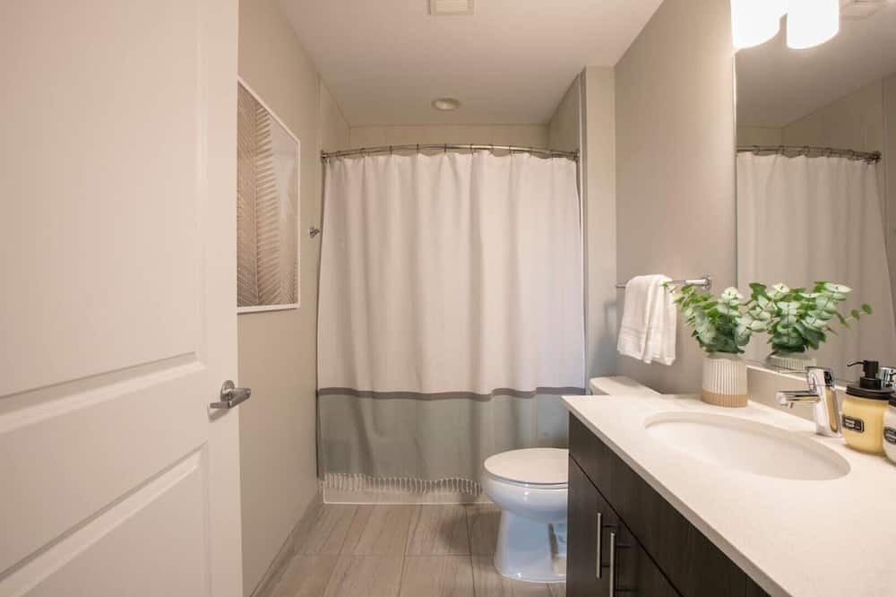 Photo of Bathroom in Jefferson Manor