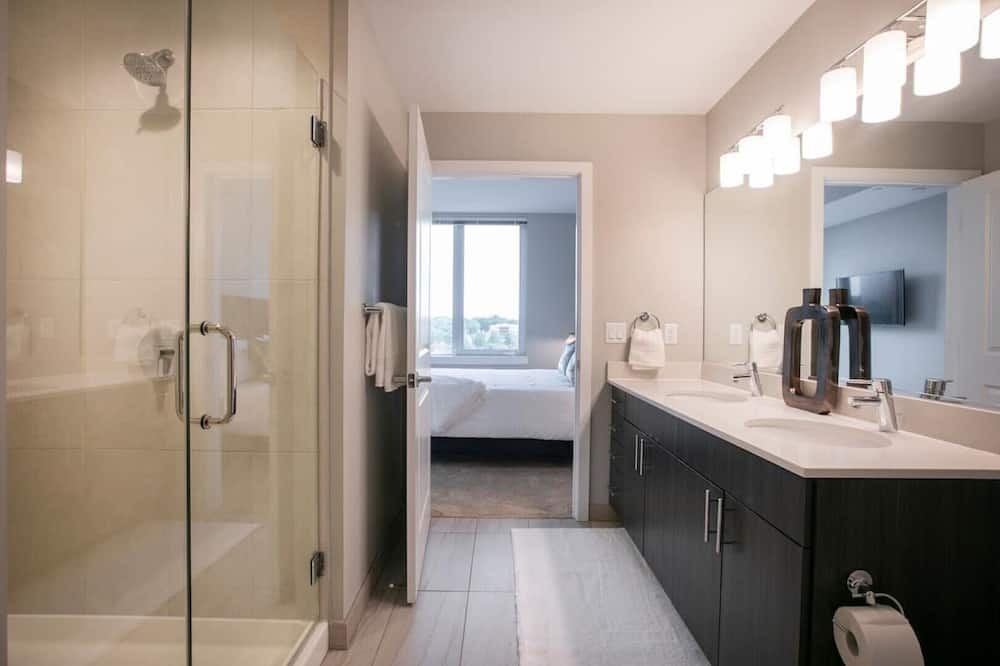 Photo of Bathroom in Jefferson Manor