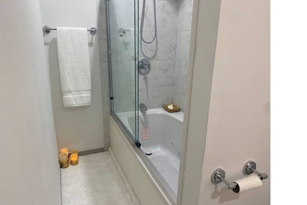 Photo of Bathroom in Lakeview  Jefferson County