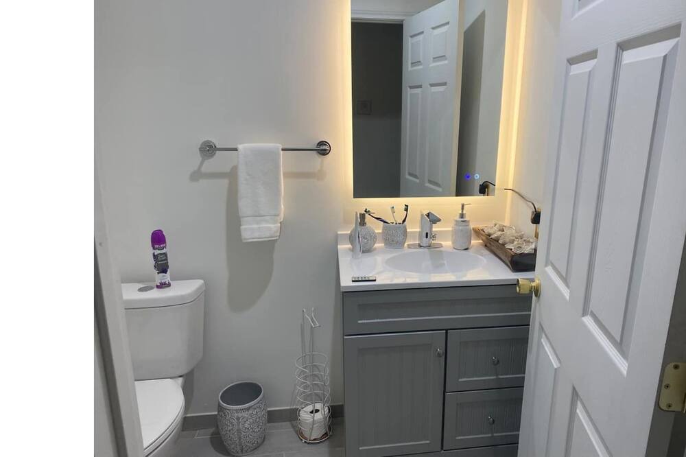 Photo of Bathroom in Lakeview  Jefferson County