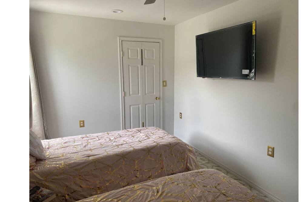 Photo of Bedroom in Lakeview  Jefferson County