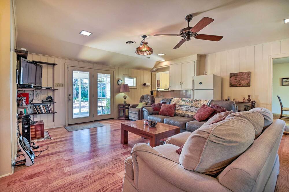 Photo of Bedroom in Navasota