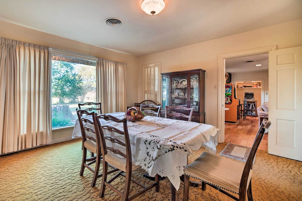 Photo of Bedroom in Navasota